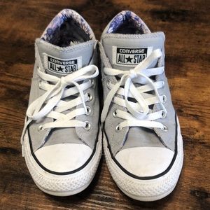 Women Converse Sneaker in Size 8